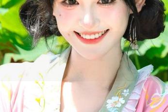 “51爱吃瓜”网站：吃瓜途中不要被嗨翻哦，别望着那块儿了！
