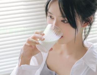 盯着在线吃瓜网页版的入口，简直宛如踩中了时光隧道的按键！