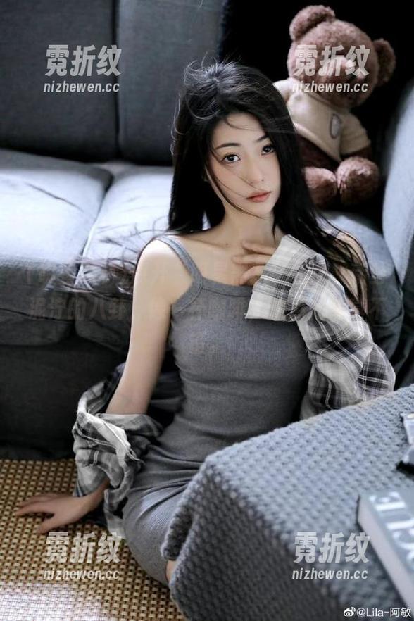 点开“明星黑料”在线，新鲜泥泞的八卦，像一杯咖啡，加点儿糖真不错。