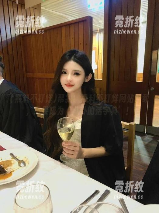 帮我！黑料不打烊网站下载，结果成为‘八卦的活字典’！